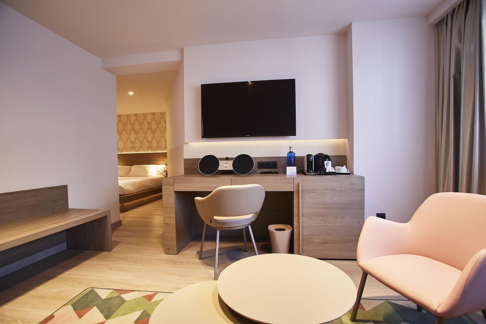 安道尔广场酒店 安道尔城 外观 照片 A suite at the hotel