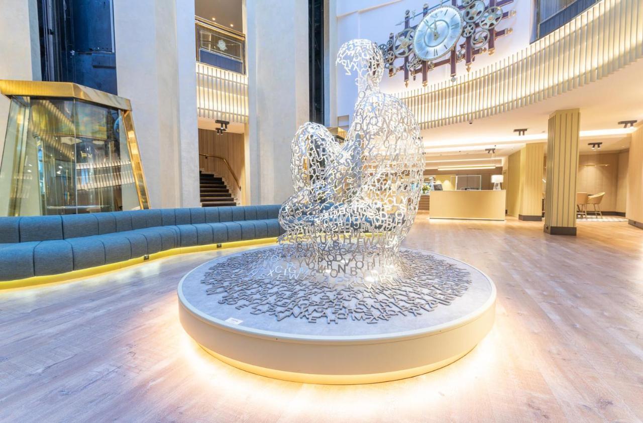 安道尔广场酒店 安道尔城 外观 照片 Fountain in the lobby of the hotel