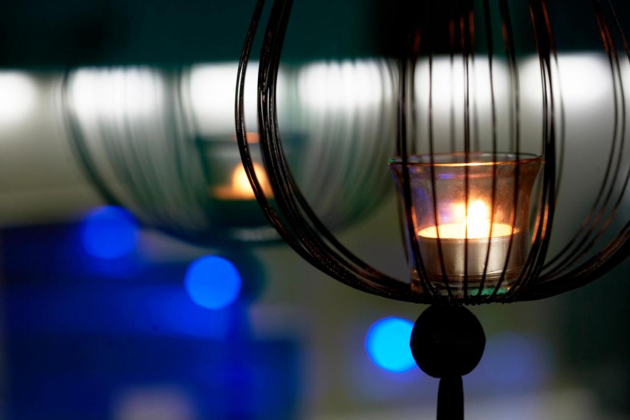 安道尔广场酒店 安道尔城 外观 照片 A candle holder