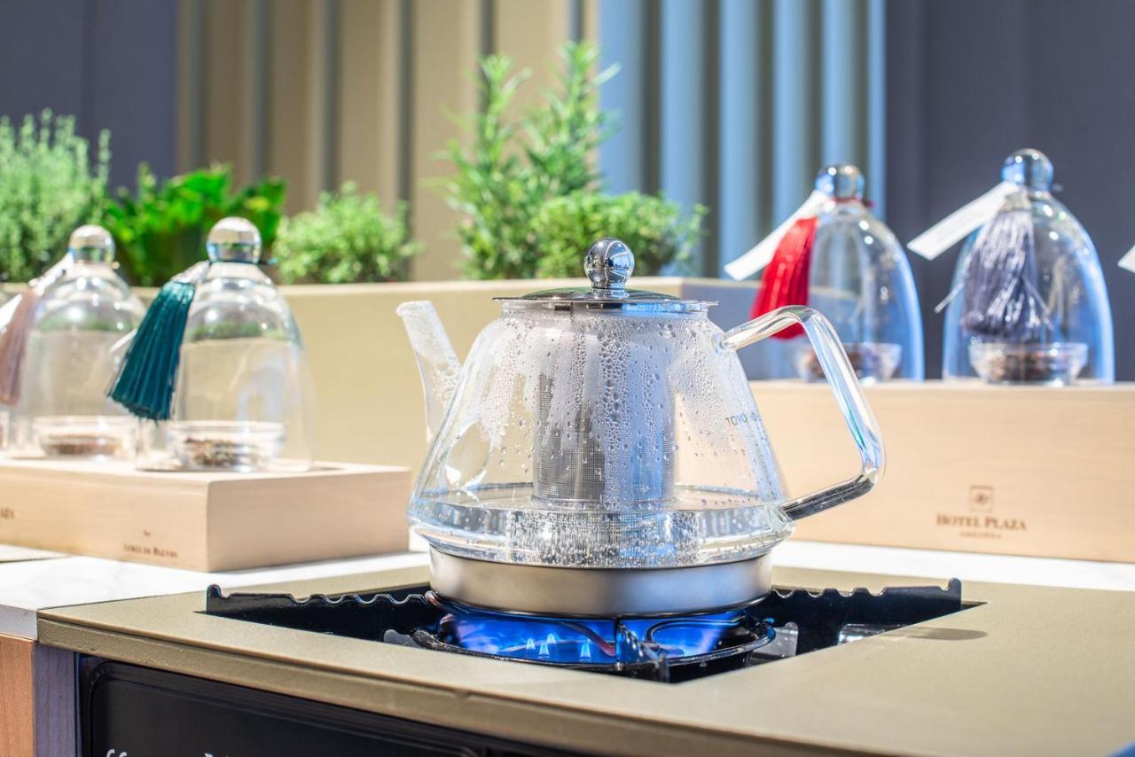 安道尔广场酒店 安道尔城 外观 照片 A glass kettle