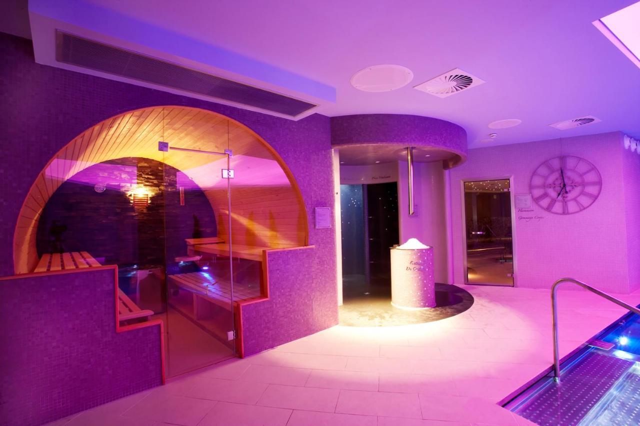 安道尔广场酒店 安道尔城 外观 照片 The interior of the spa