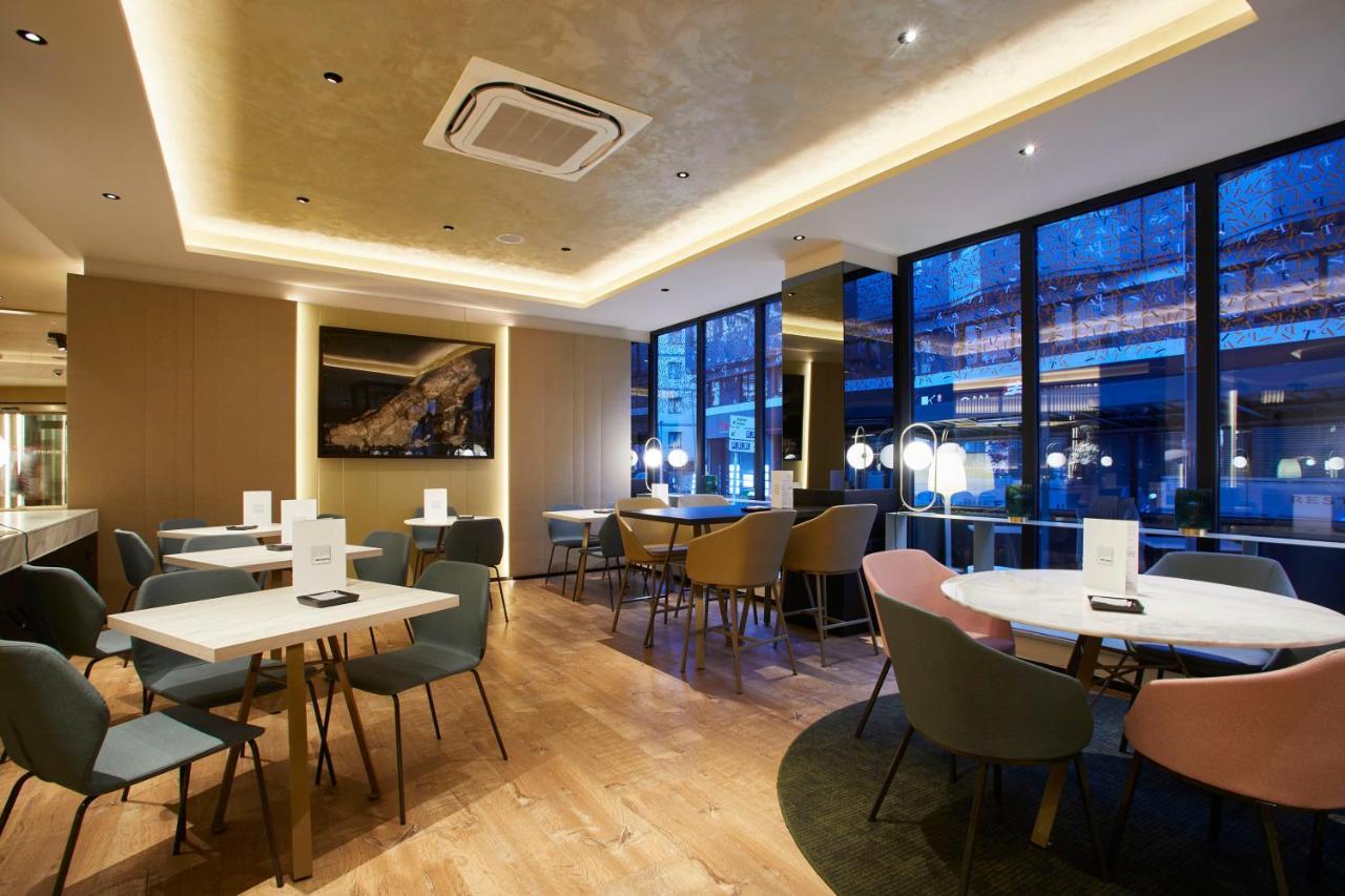 安道尔广场酒店 安道尔城 外观 照片 The lounge at London Heathrow Airport